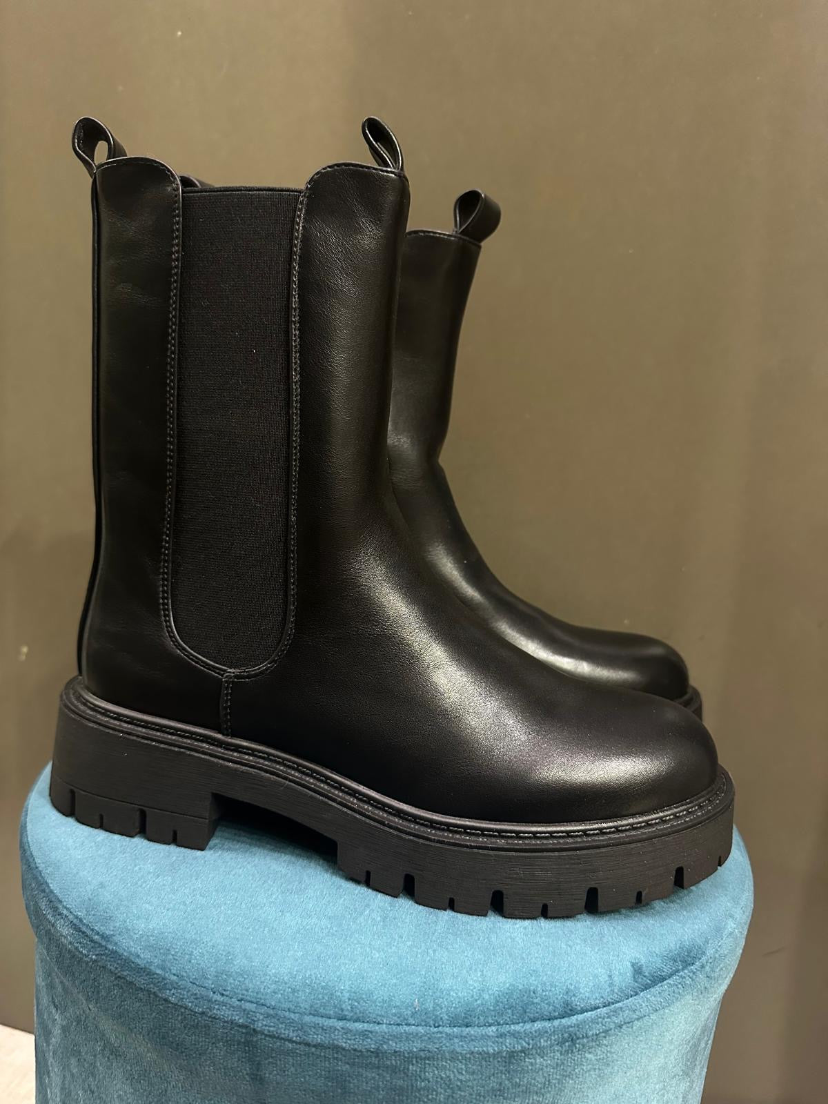 combat boots black