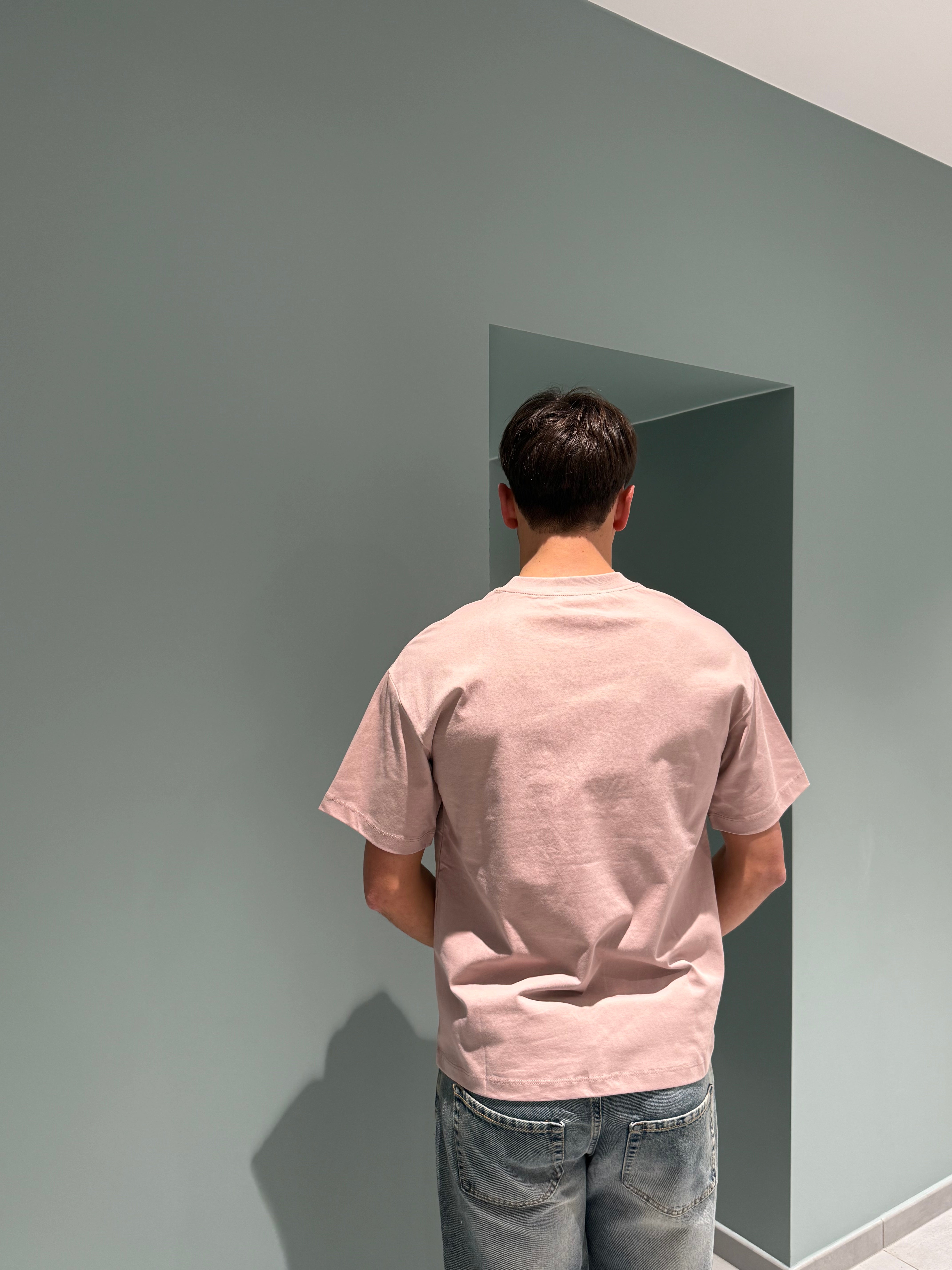 t-shirt over girocollo
