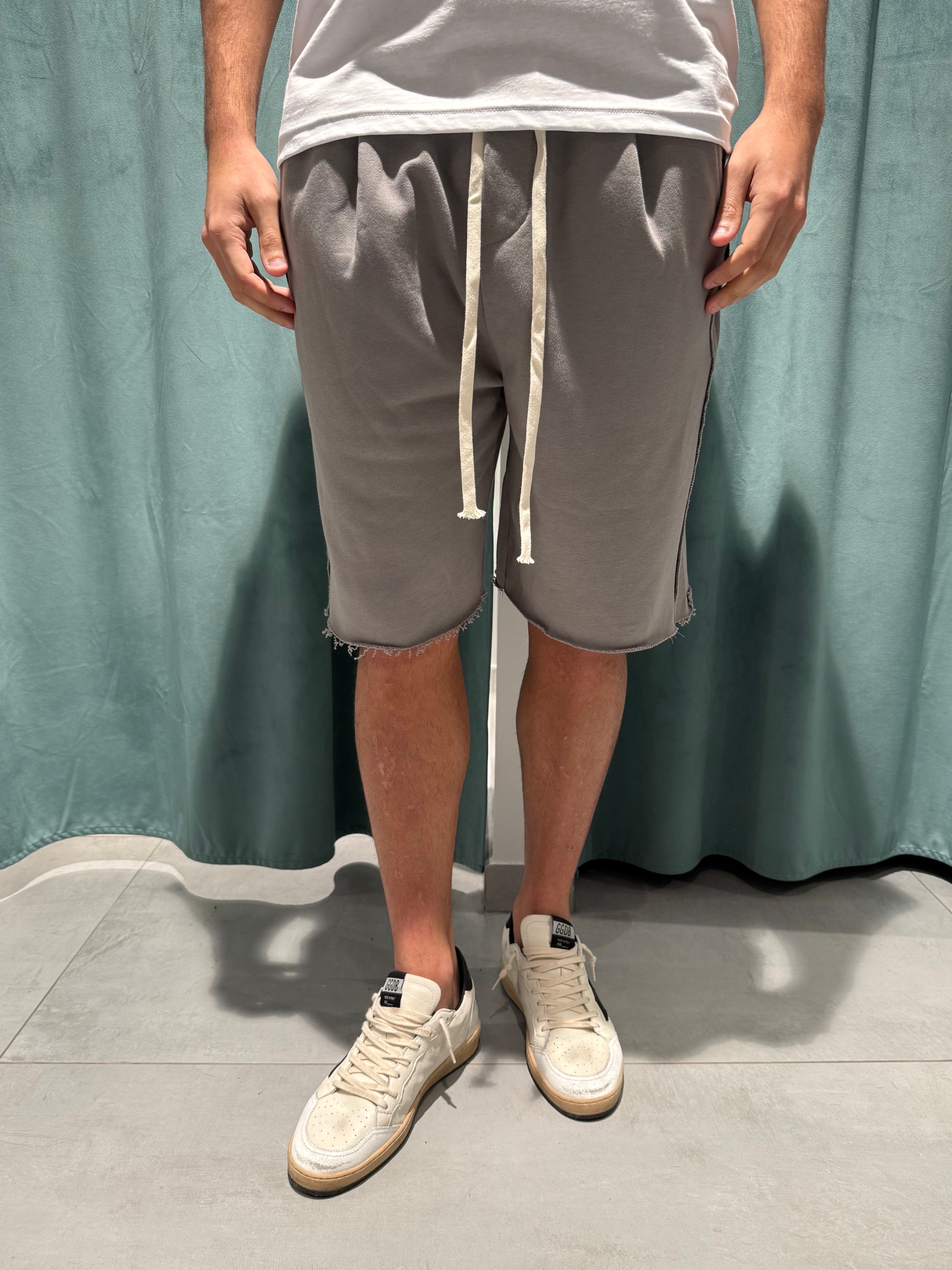 pantaloncini tuta taglio vivo