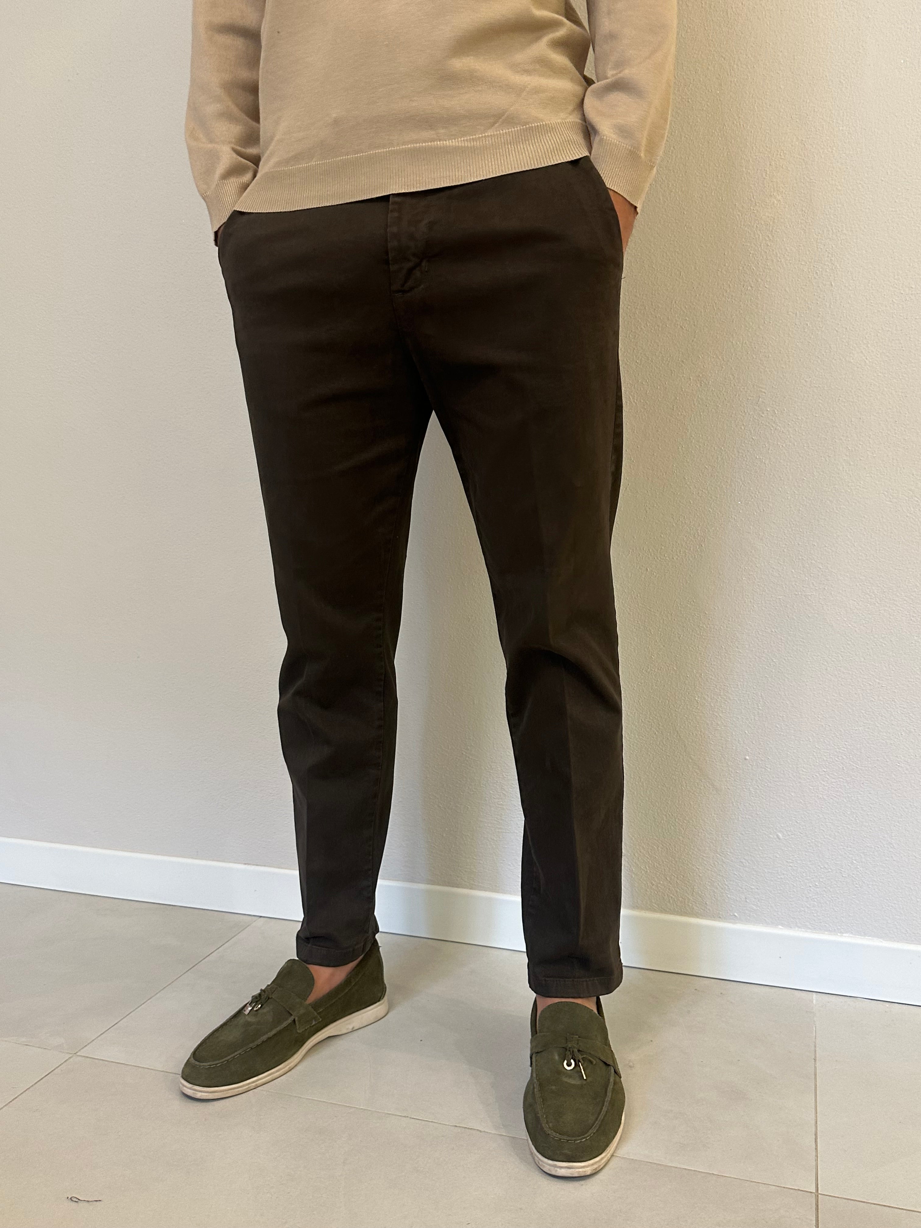 pantalone chinos marrone