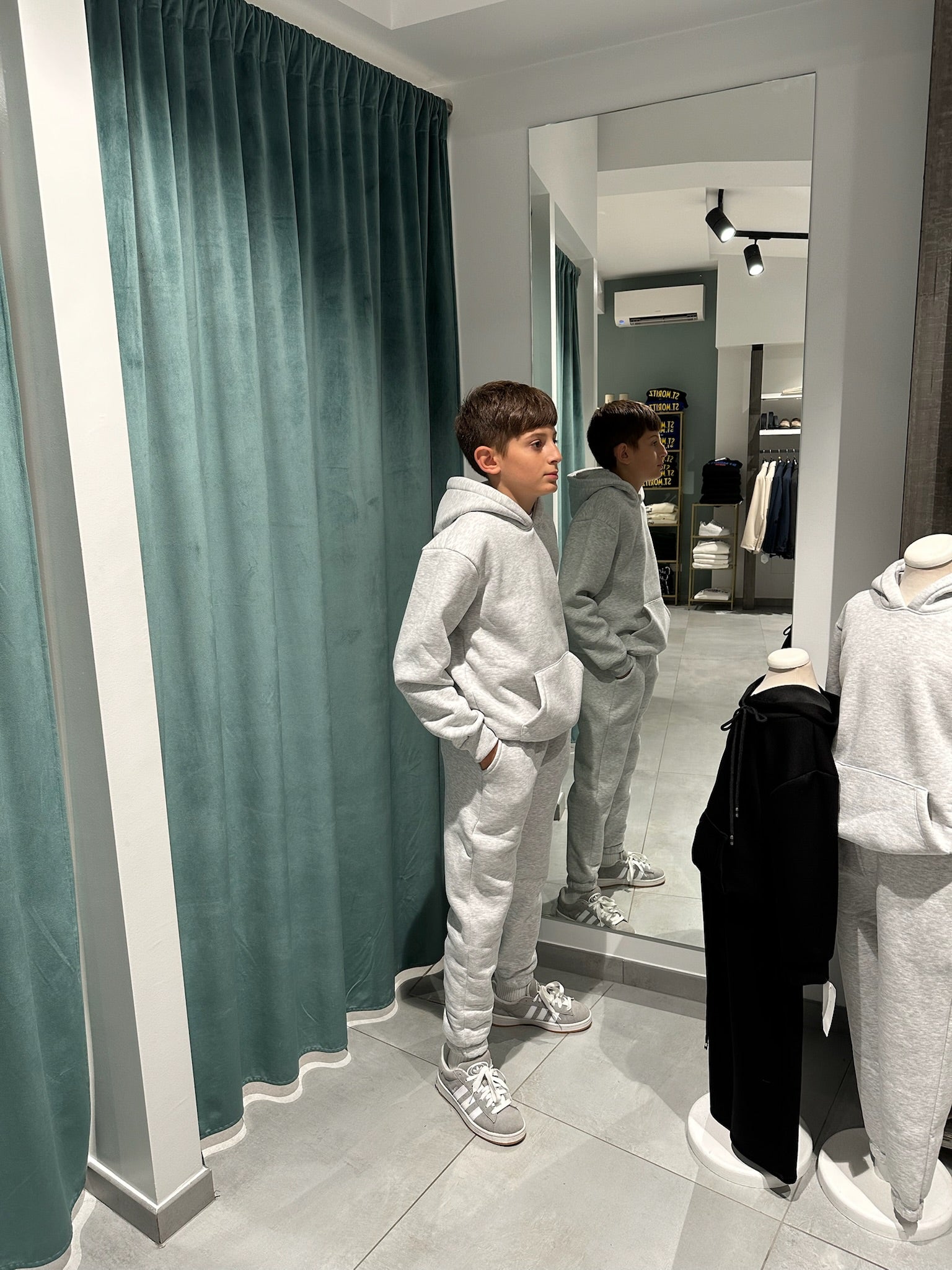 tuta elastico fondo 10-16 anni