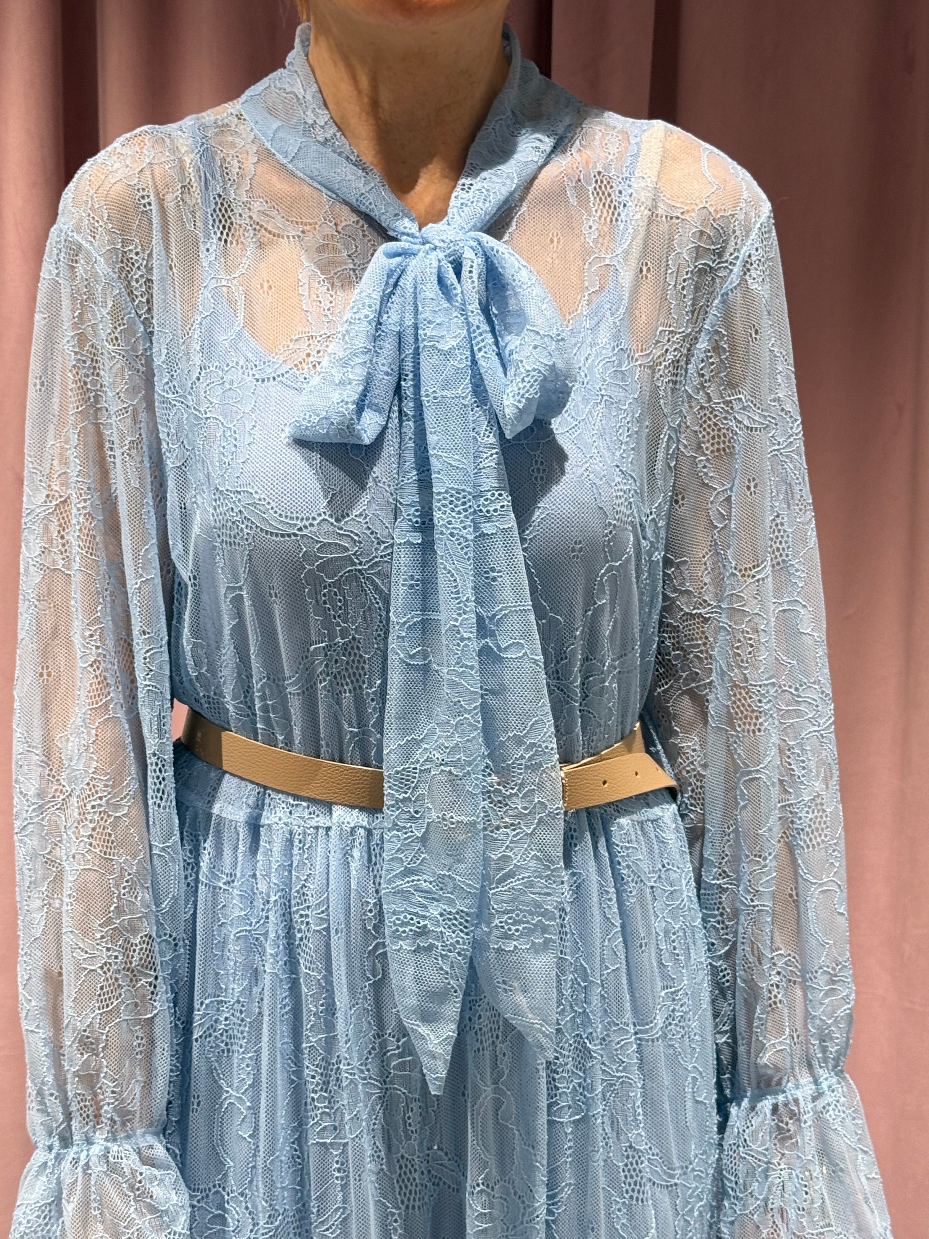 abito pizzo con sottoveste