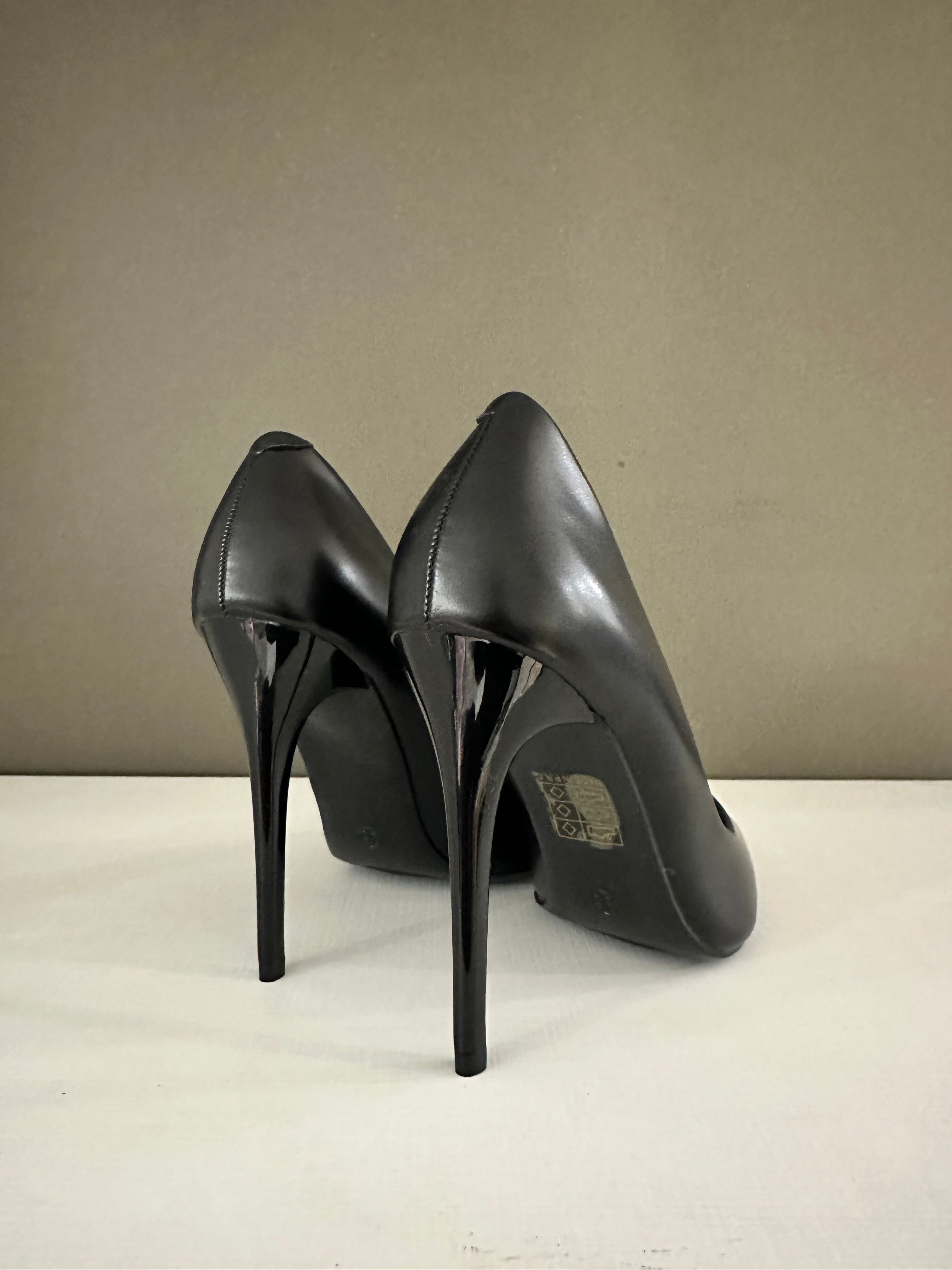 decollette black