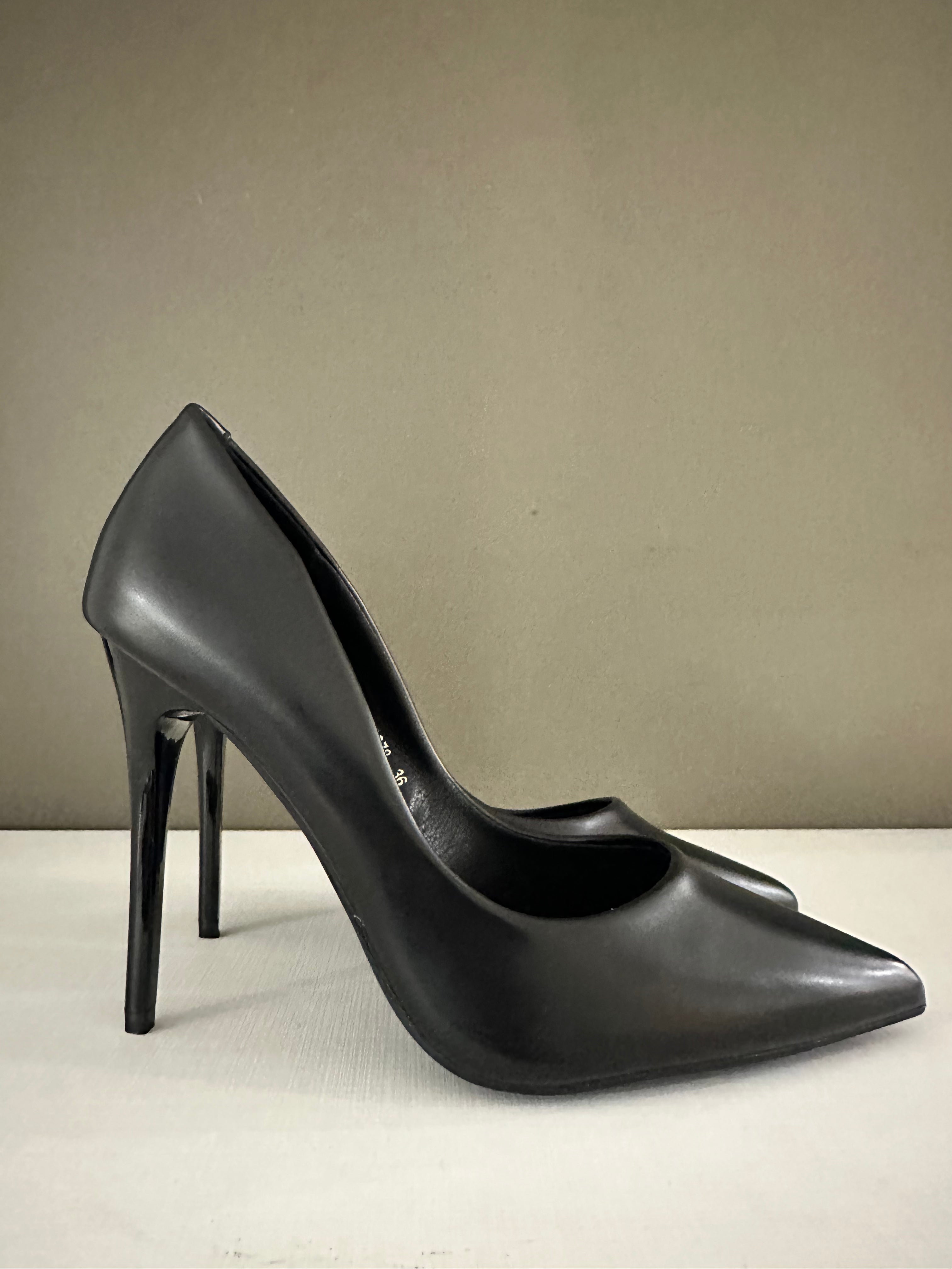 decollette black