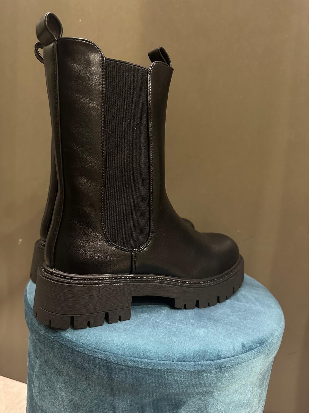combat boots black
