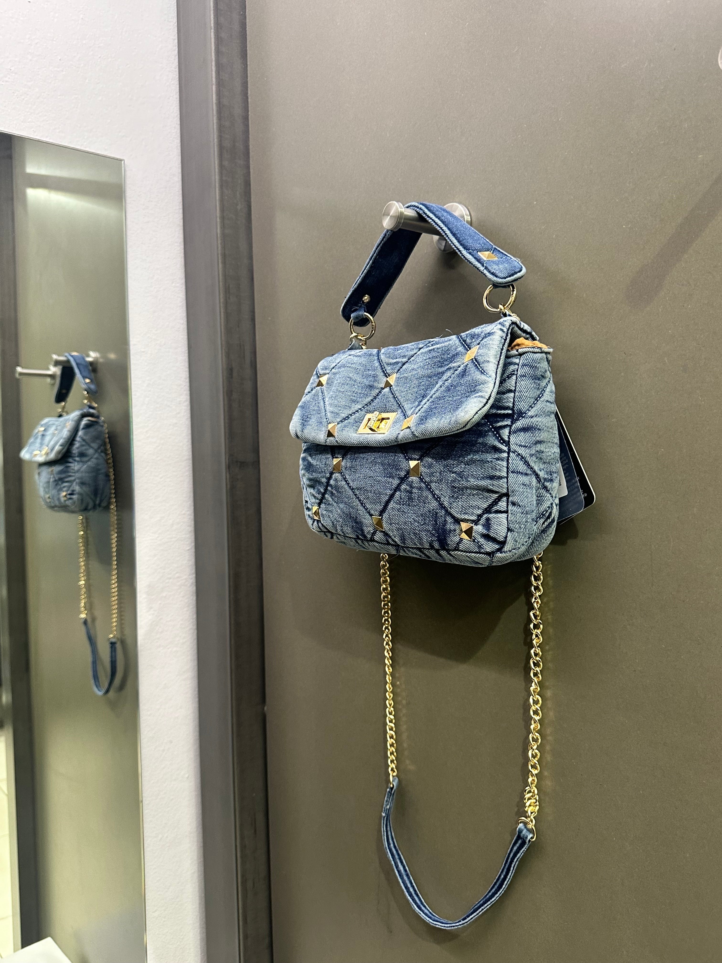 borsa jeans e borchie