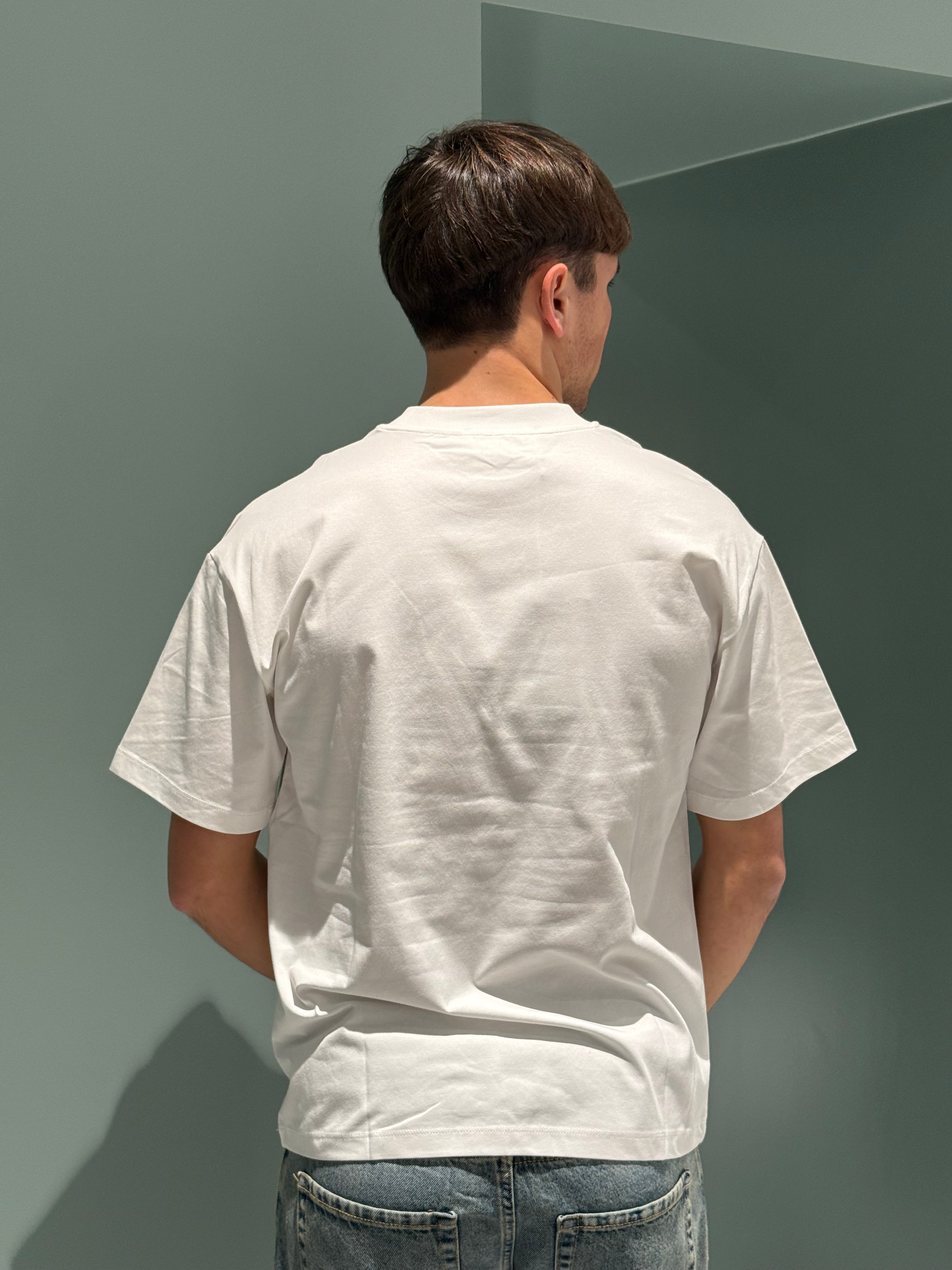 t-shirt over girocollo