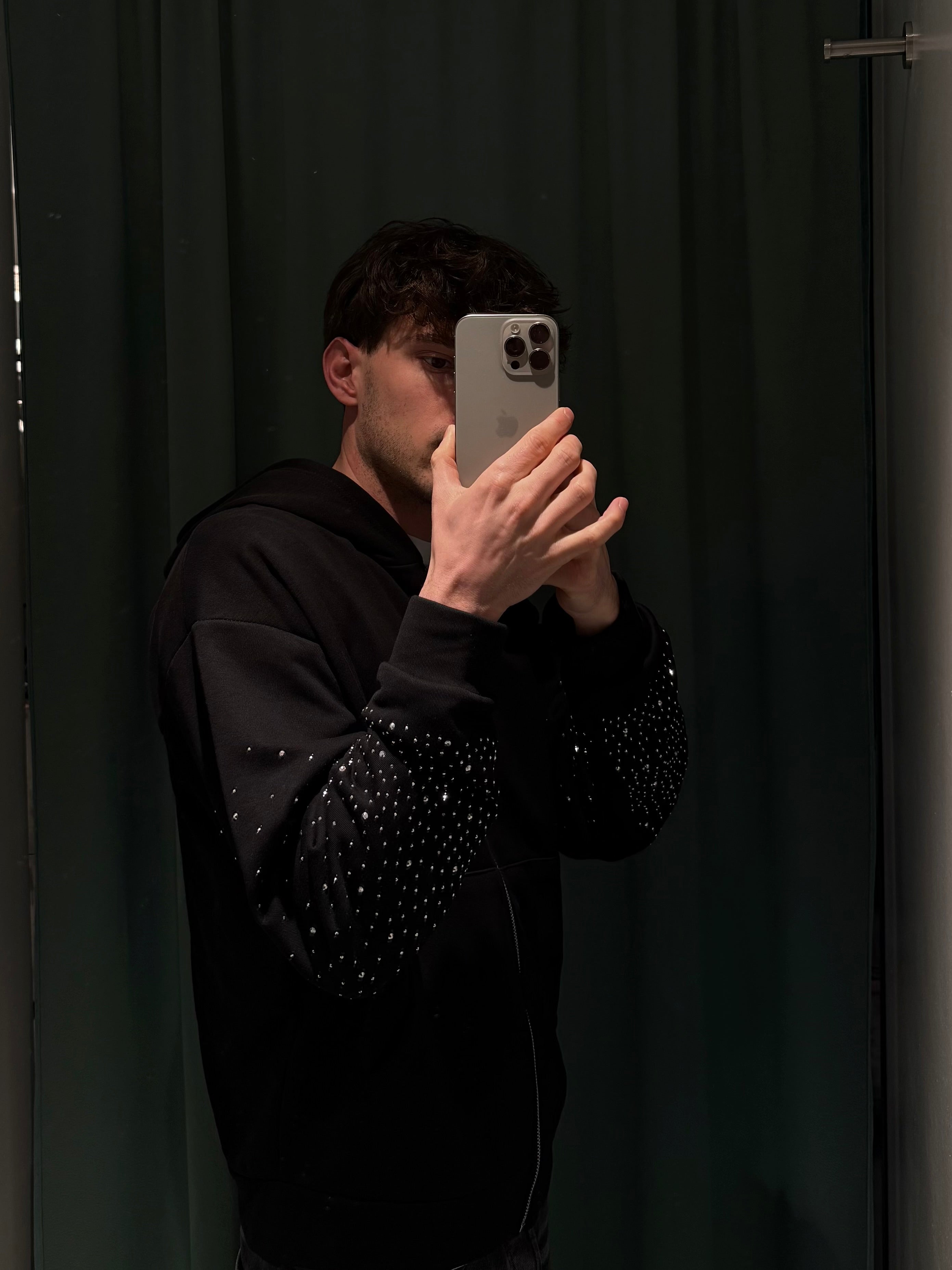 felpa maniche strass