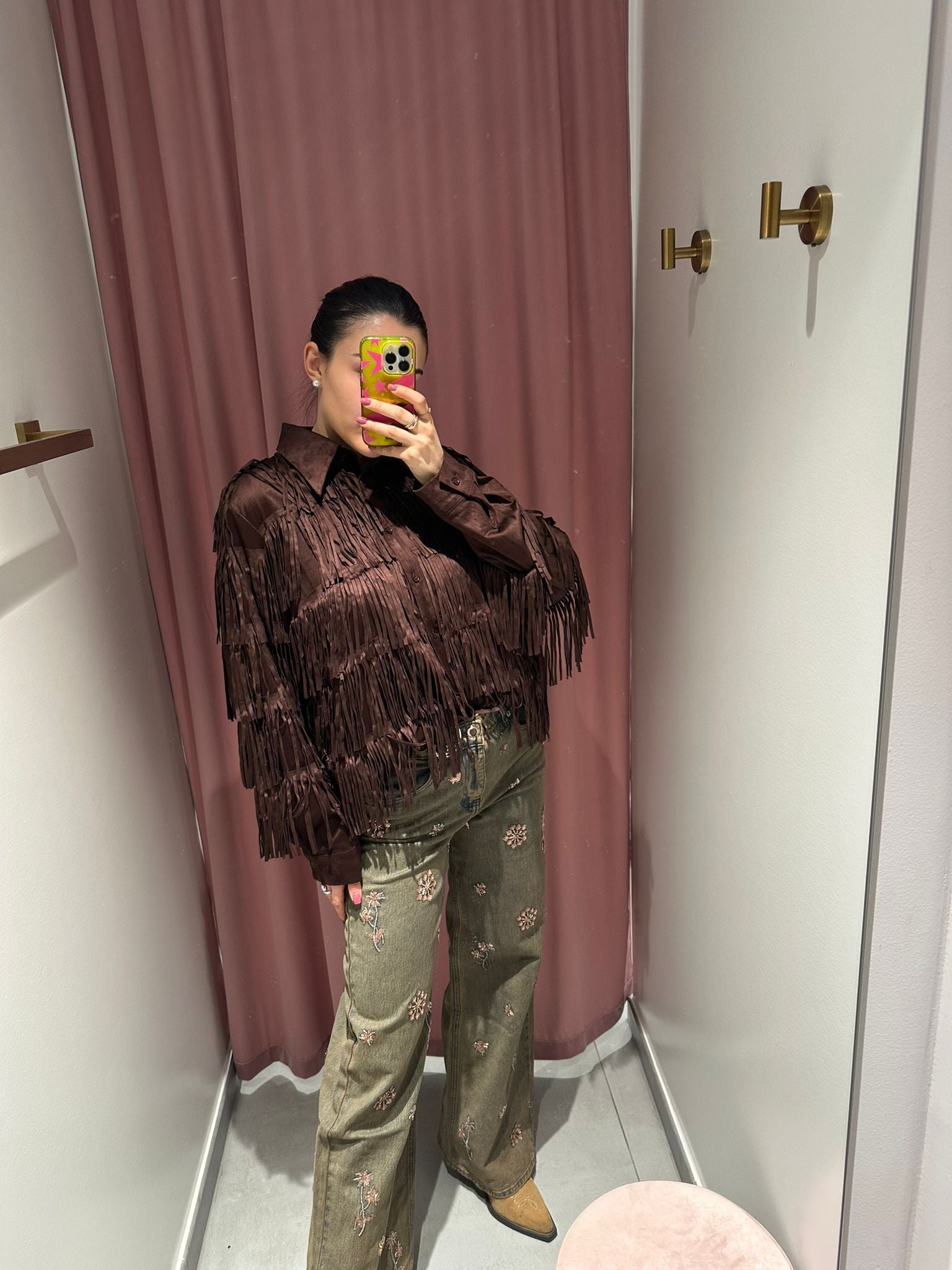 jeans invecchiato e paillettes