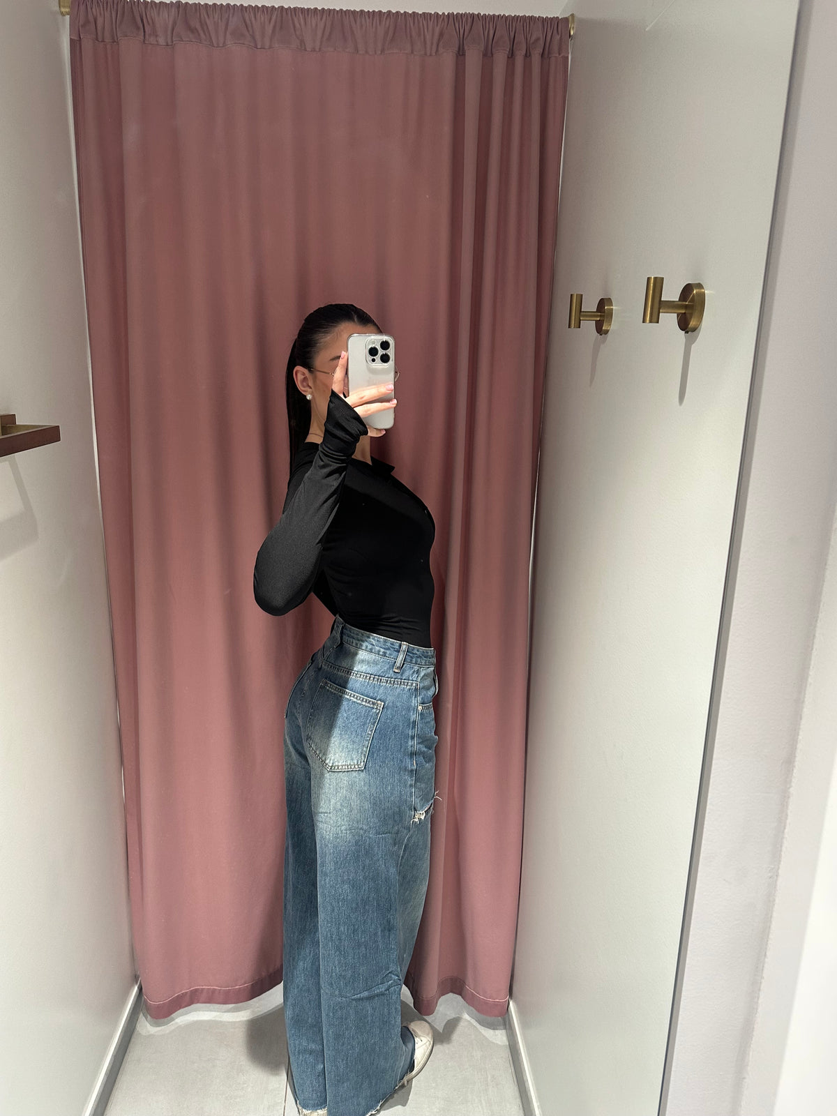 jeans don't touch
