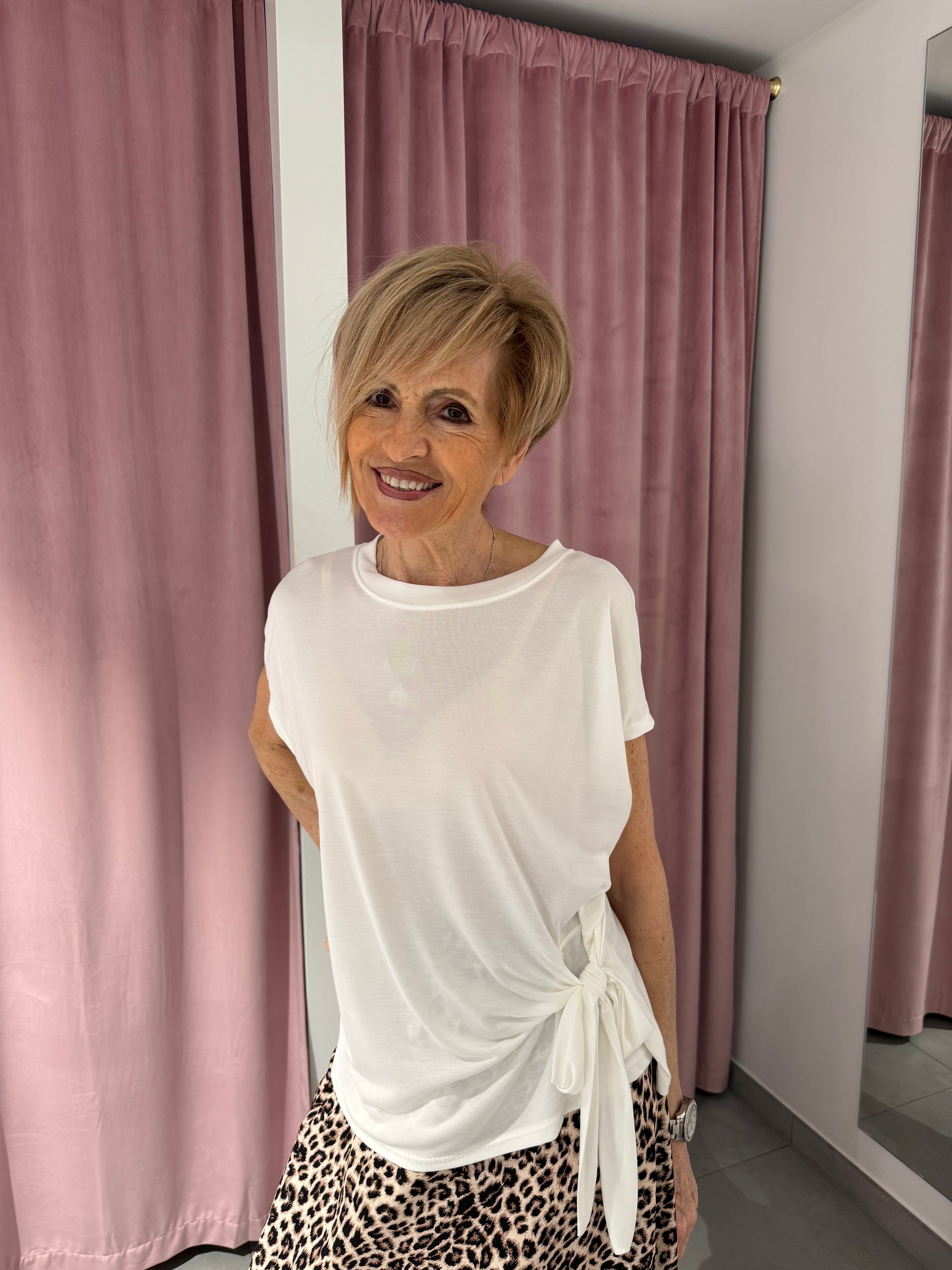 blusa bianca con nodo