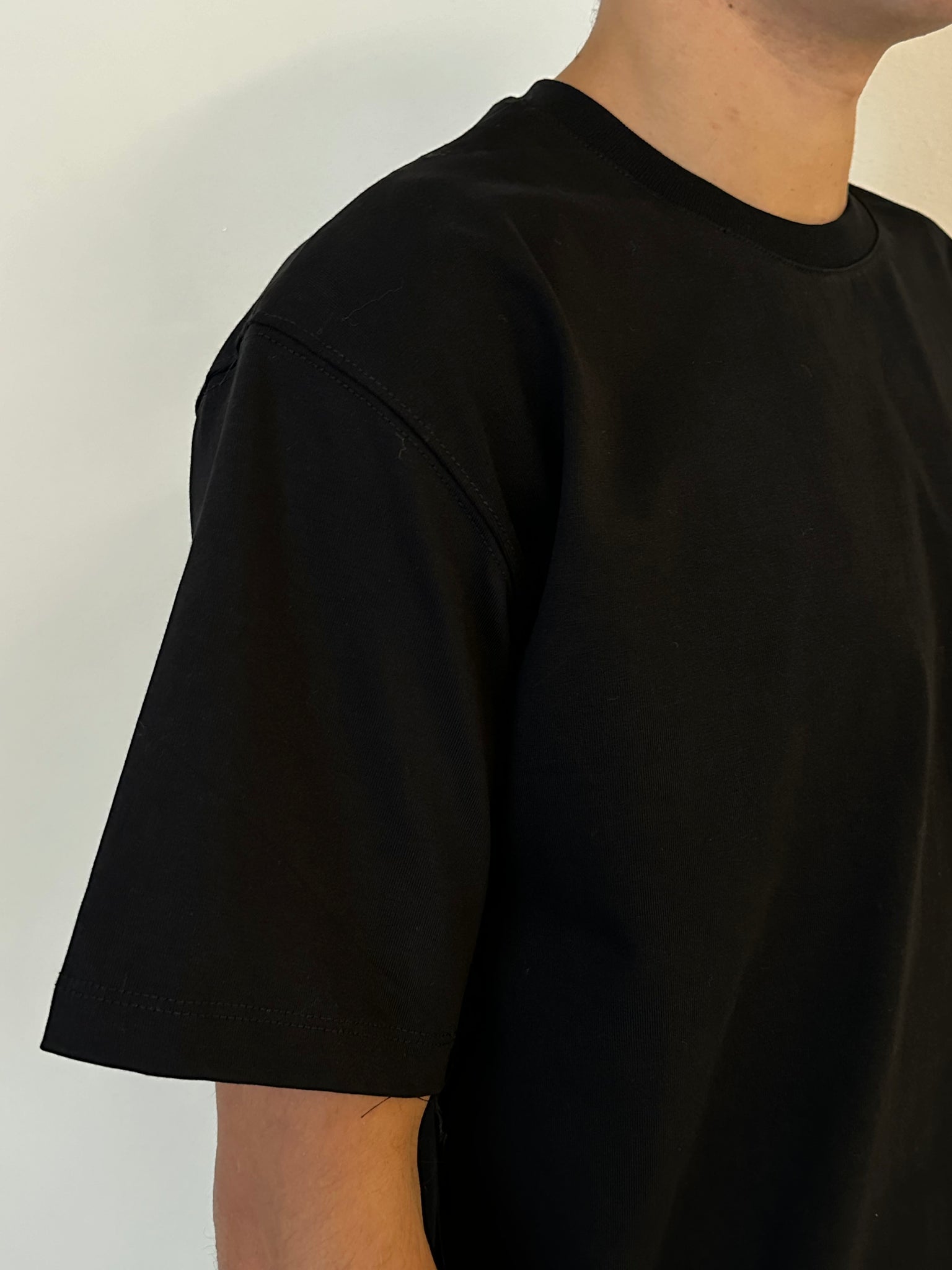 t-shirt colletto nero