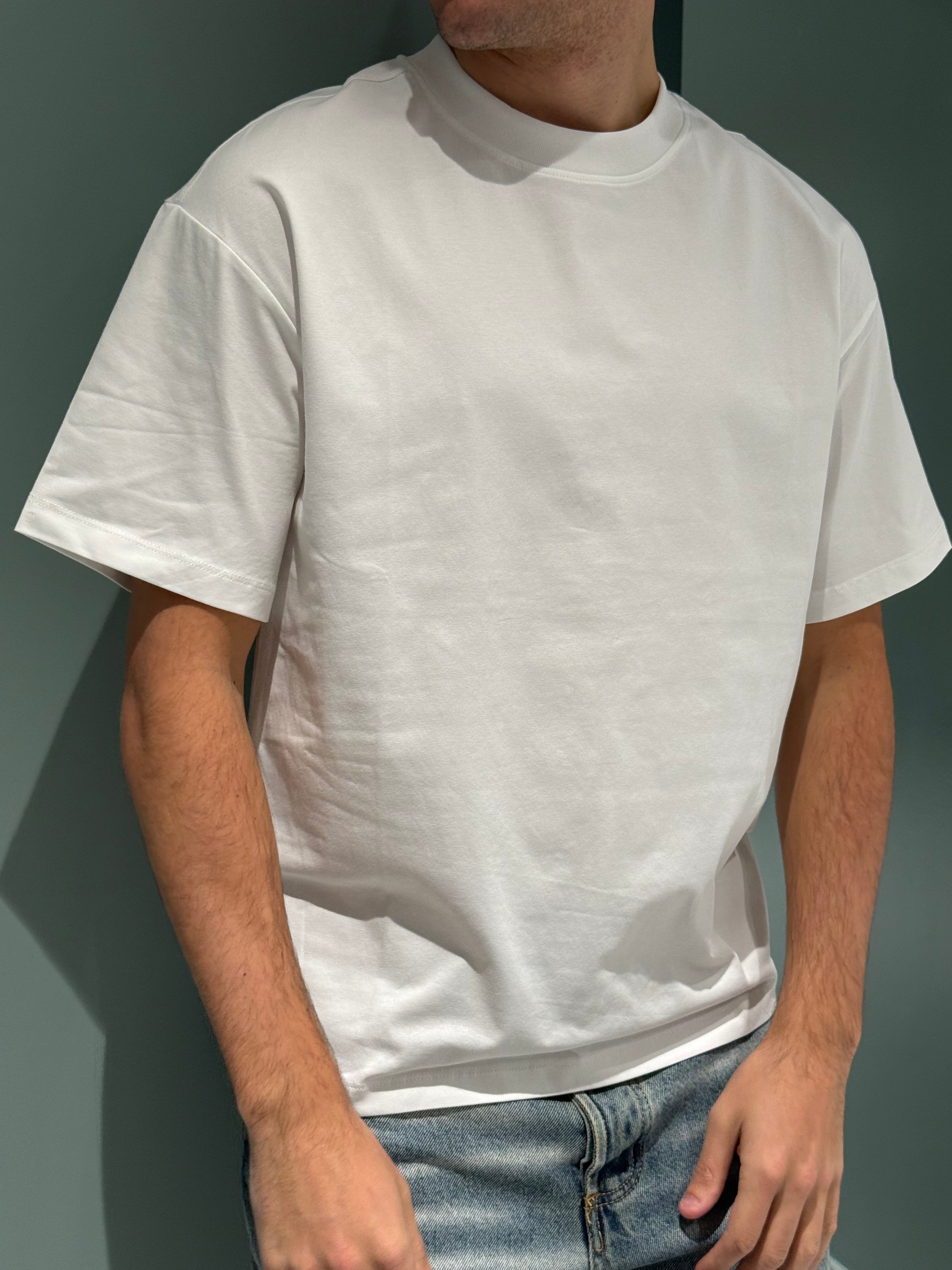 t-shirt over girocollo